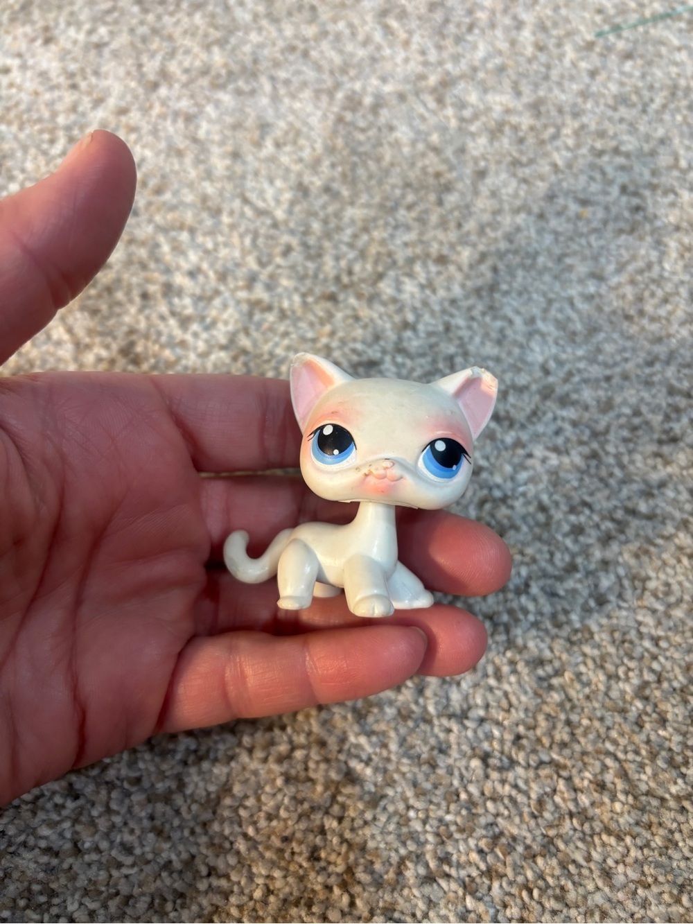 Littlest Pet Shop LPS White Shorthair Cat #64 with Blue Eyes and Pink Ears
